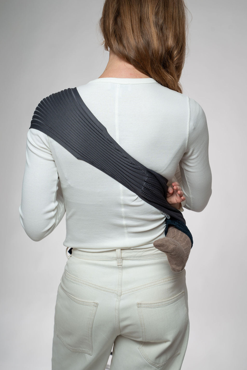 Rear view of Coshen Icon seamless knit carrier with accordion-style shoulder strap for optimal weight distribution in anthracite.