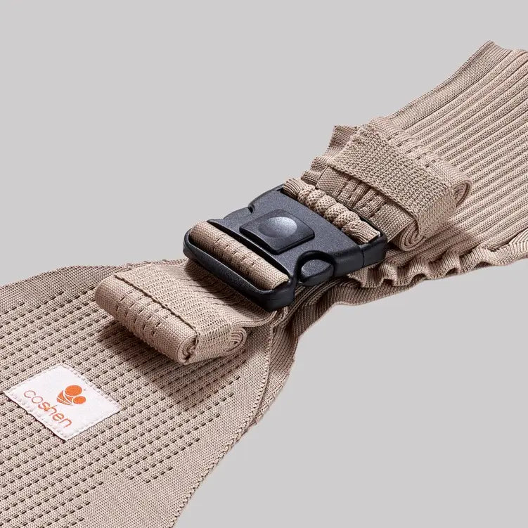 Coshen Icon Series technical details: Breathable 3D knit textile pattern in beige and a heavy-duty safety buckle, showcasing the premium hardware and construction of the toddler carrier.