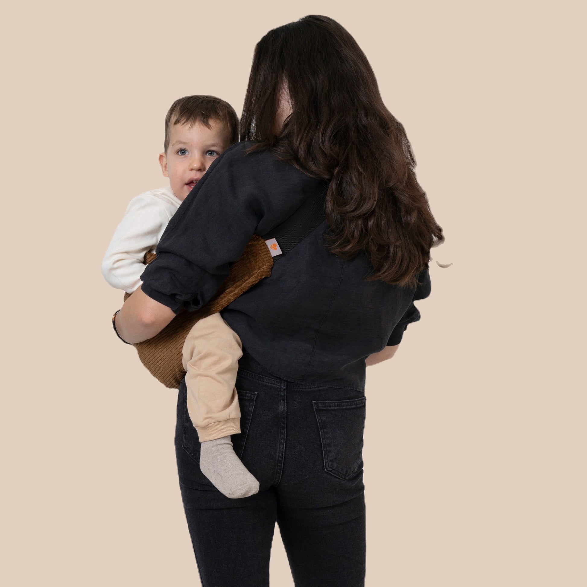 Toddler hip carrier used from 9 months to 48 months